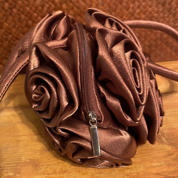 Satin rosette purse - Picture 4 of 7